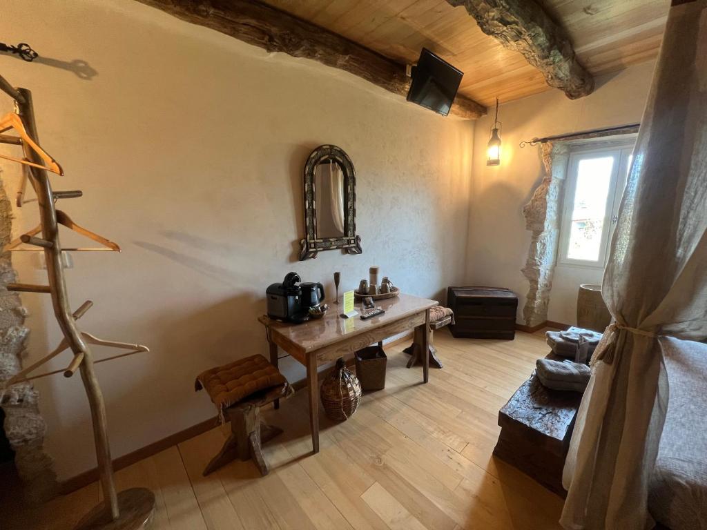 Le Relais des Chevaliers " Chambre des Chevaliers" photo 4