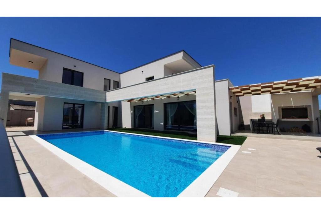 Villa Dasy with heated pool photo 3