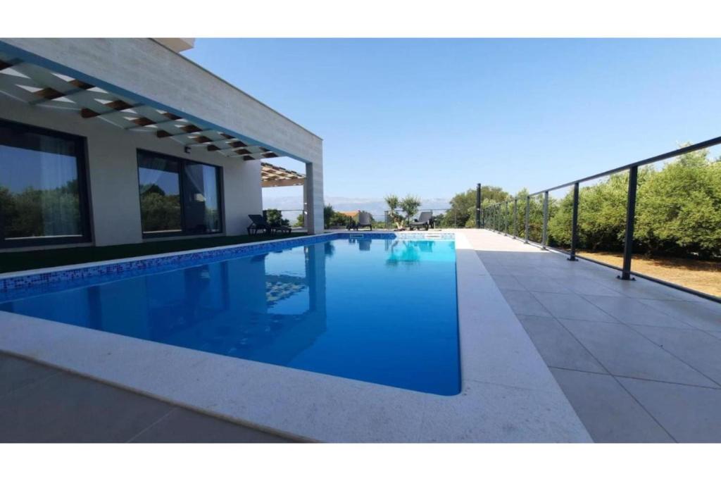 Villa Dasy with heated pool photo 2
