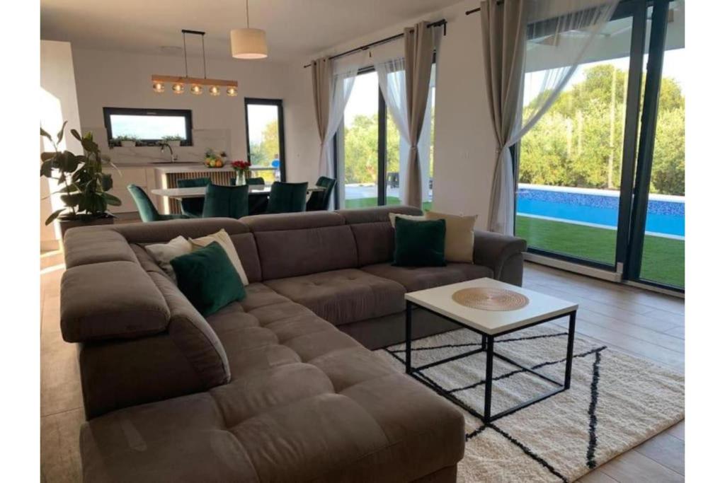Villa Dasy with heated pool photo 4