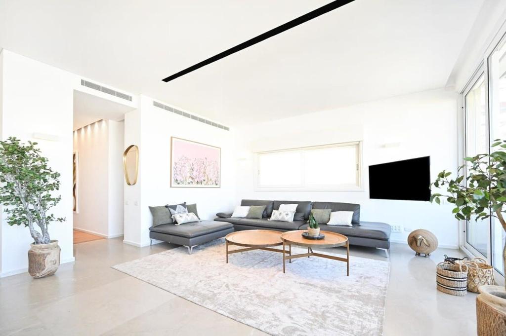 3BR Penthouse at Hilton Beach by HolyGuest photo 1