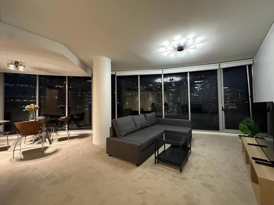 Cozy 2 Bedroom Apartment Darling Harbour
