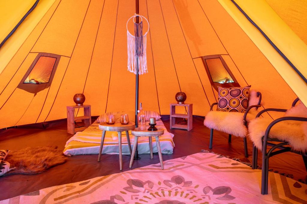 Ingerichte de Waard tent voor 2 personen photo 1
