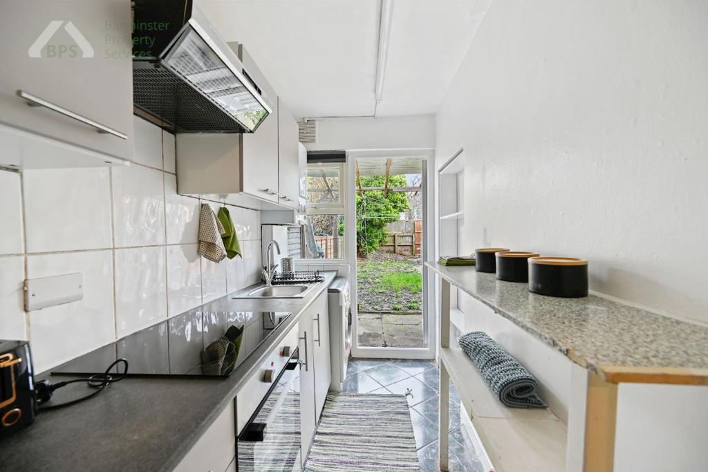 2-bed - Sleeps 4 - With Garden - Tap to explore photos