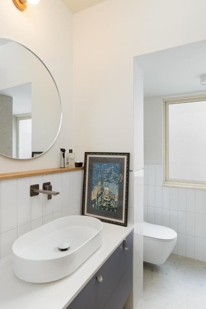 Exquisite Home on Rothschild Bld by FeelHome photo 1