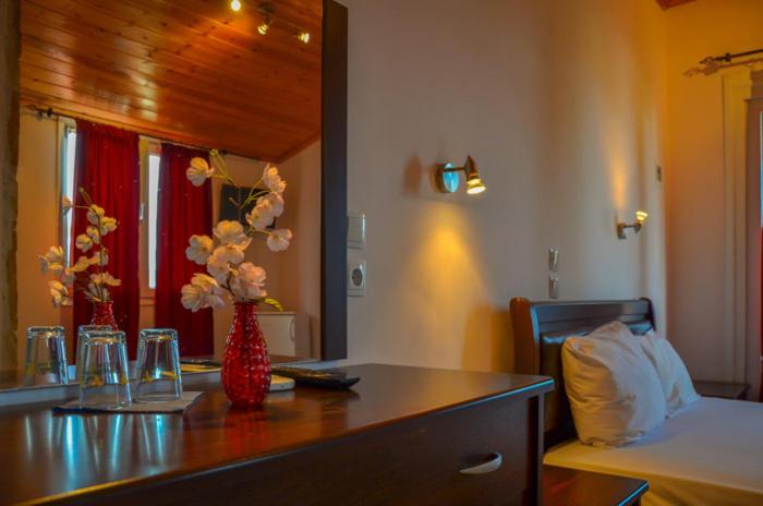 Ellas Hotel photo 1