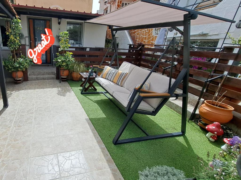 Zoe garden home