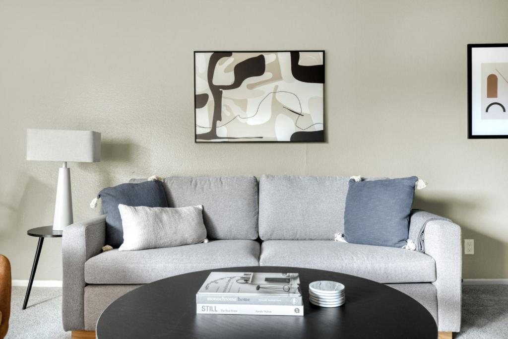 Pasadena 1BR w gym pool nr Colorado Ave LAX-861 photo 1