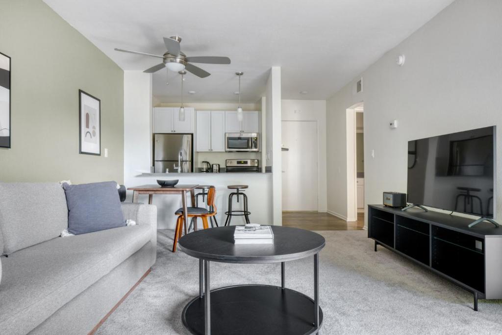 Pasadena 1BR w gym pool nr Colorado Ave LAX-861 photo 2