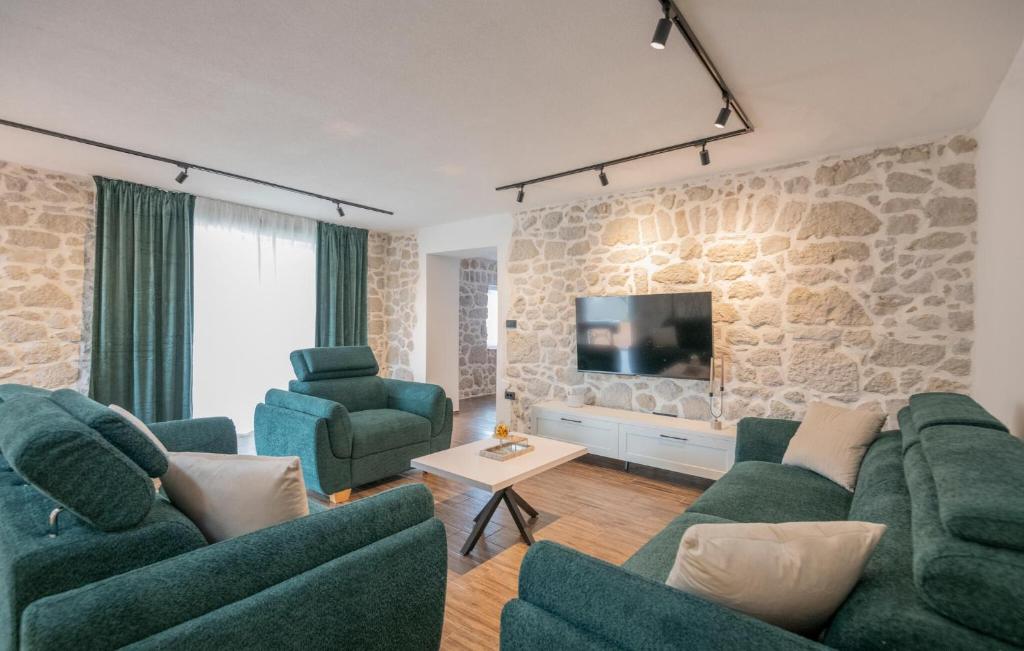 Lovely Home In Runovic With Wifi photo 1