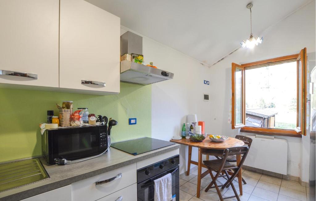 Gorgeous Home In Varese Ligure With Kitchen photo 3