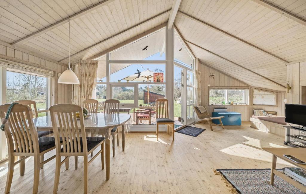 2 Bedroom Cozy Home In Martofte photo 2