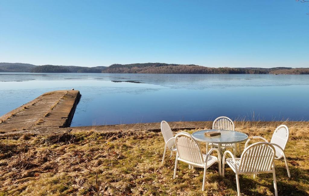 Lovely Home In Alingss With Lake View photo 3