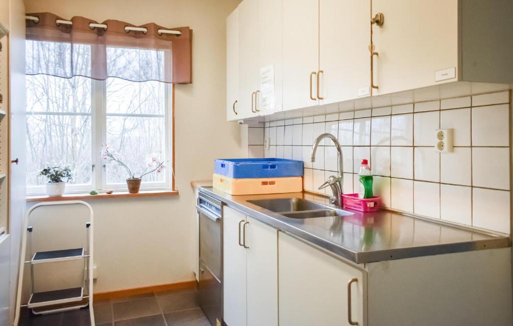 3 Bedroom Lovely Home In Borrby photo 2