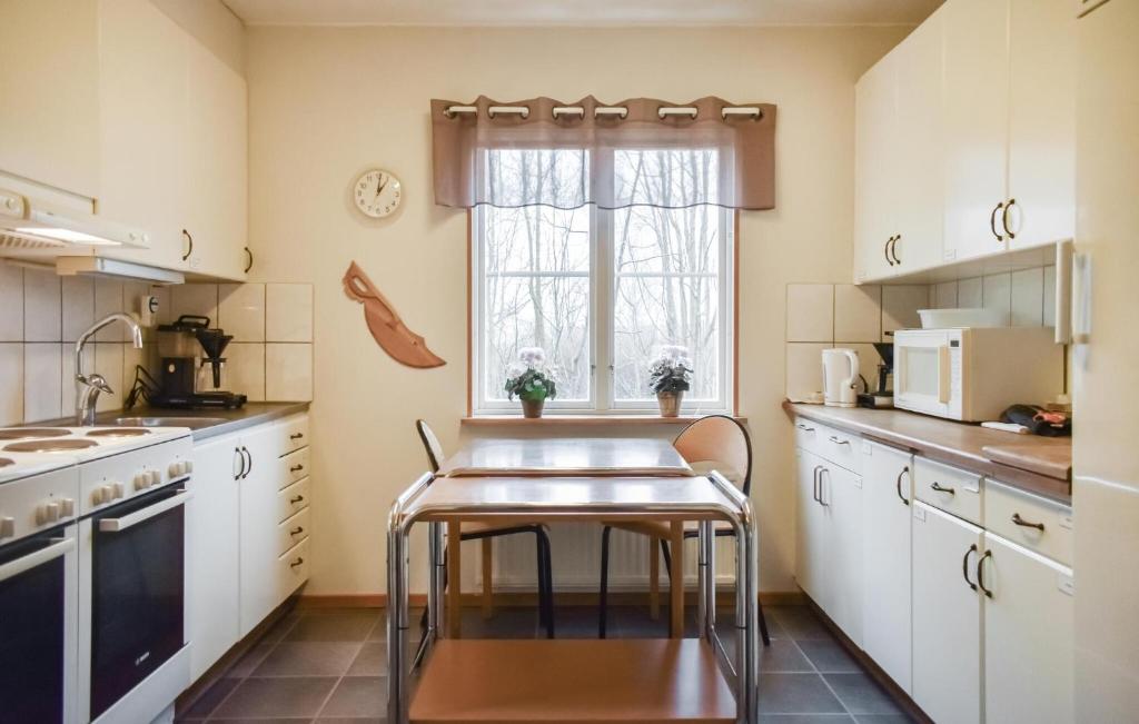 3 Bedroom Lovely Home In Borrby photo 3