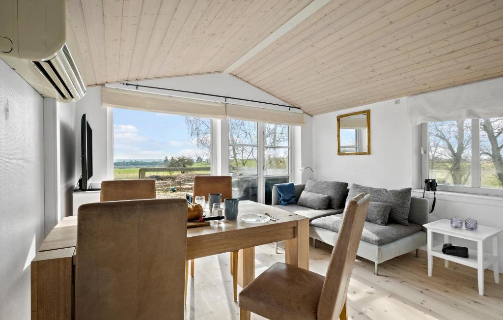 1 Bedroom Awesome Apartment In Grevinge photo 2