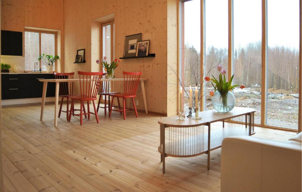 3 Bedroom Beautiful Home In Katrineholm photo 1