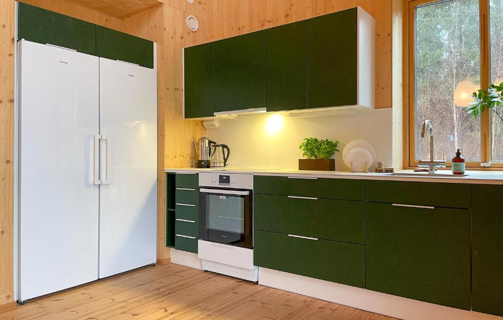 3 Bedroom Beautiful Home In Katrineholm photo 2