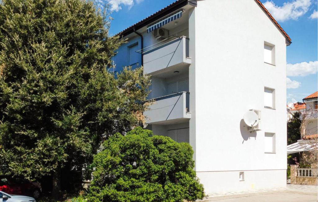 Nice Apartment In Palit With Kitchen