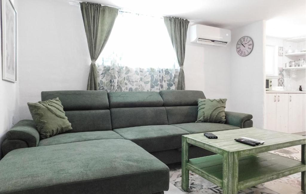 Nice Apartment In Palit With Kitchen photo 3