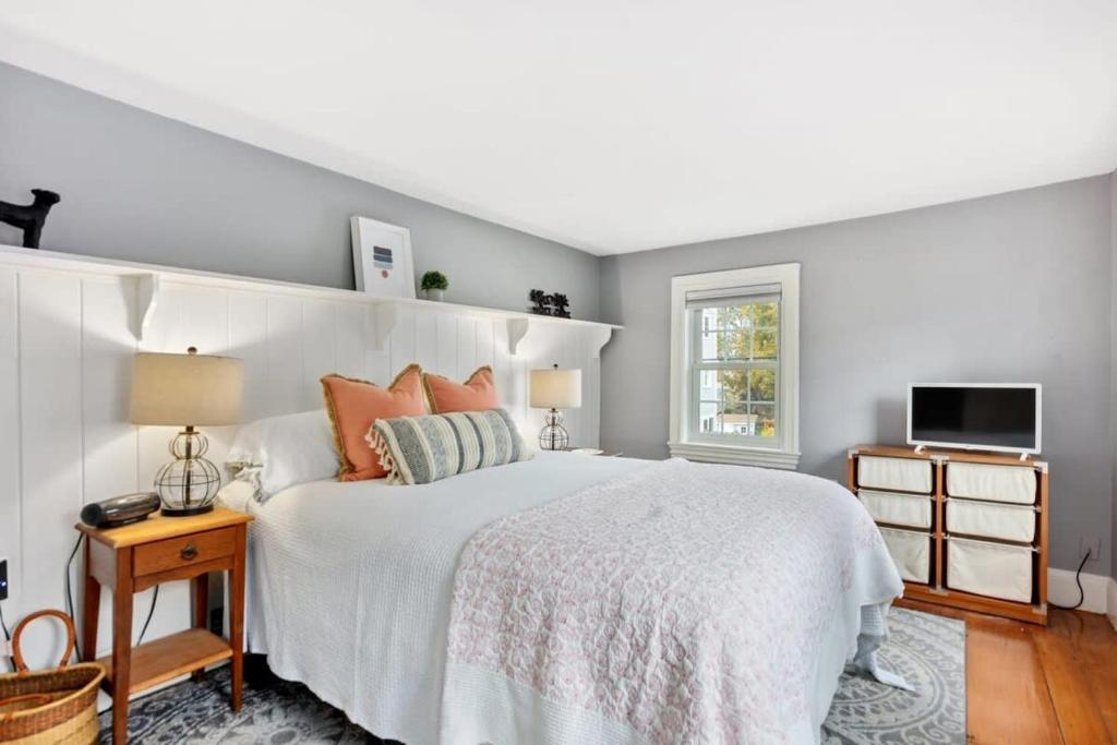 Historic 1800 Federal Downtown Townhouse photo 1