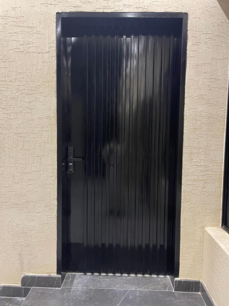 استديو جديد بجلسة جانبية photo 1