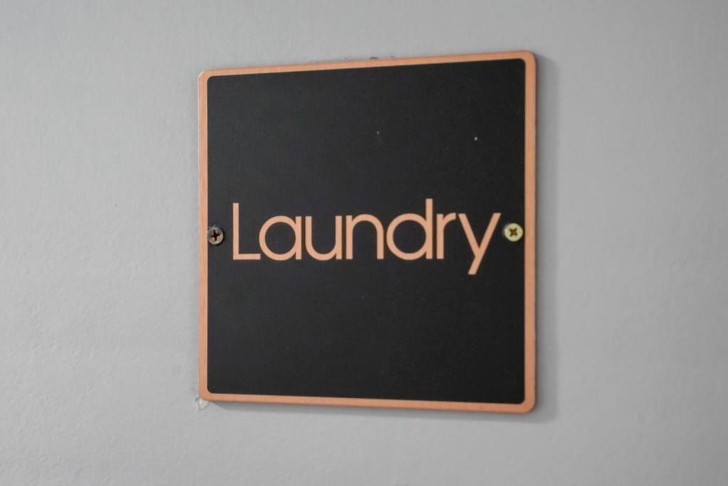 Crystal City Boutique Flats 2BR - Free Parking 204