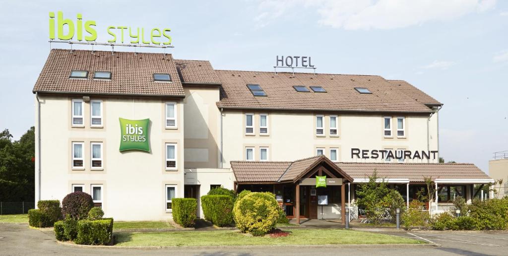 ibis Styles Chartres - Tap to explore photos