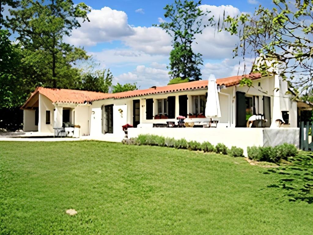 Villa de 3 chambres avec piscine privee sauna et jardin clos a Ecuras