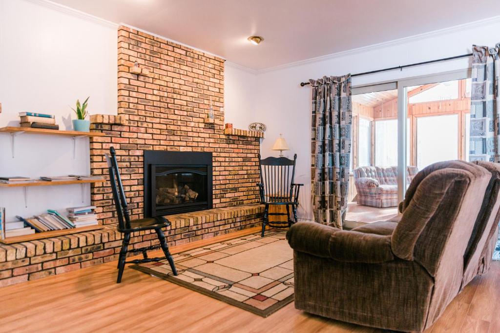 Peaceful and Quiet Home in Nappanees Countryside! photo 3