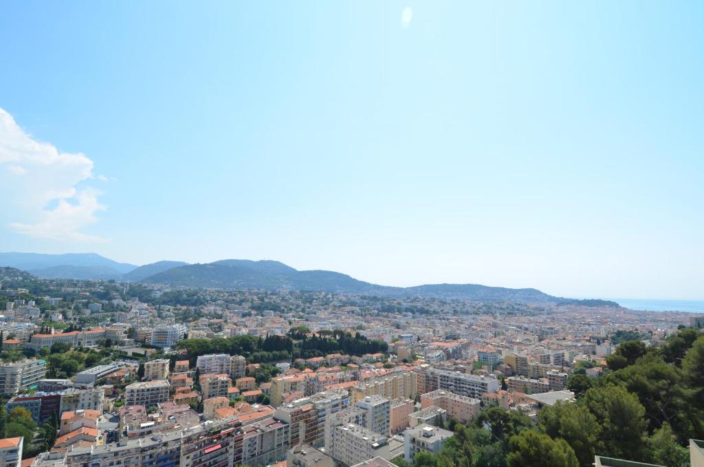 Appartement vue panoramique avec piscine pour 6 personnes à Nice quartier Pessicart