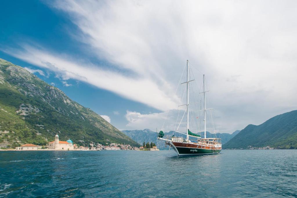 Traditional Sailing Yacht photo 1