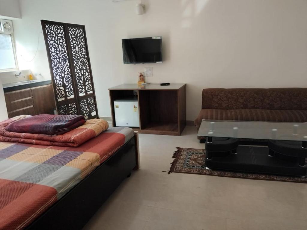 Newly Renovated Apartment in Omaxe - Spiritual Purpose Only photo 2