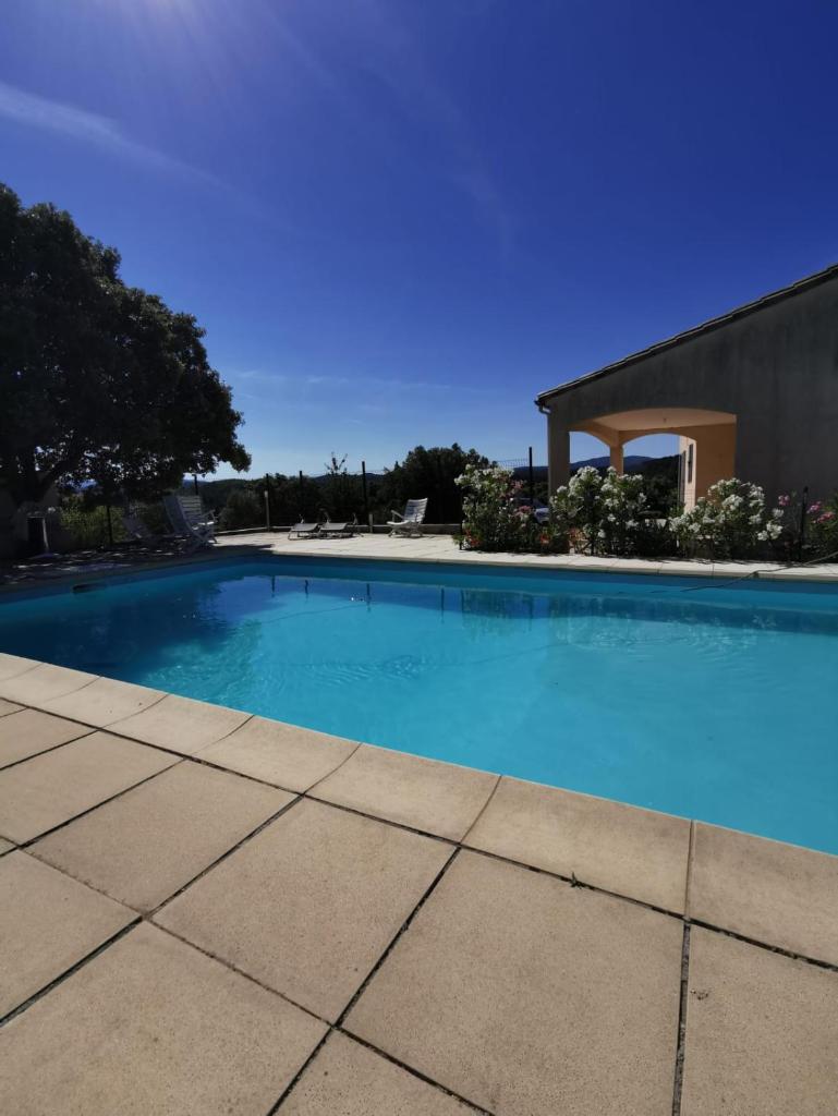 VILLA FAMILIALE, PISCINE, VUE IMPRENABLE -en été la location est de samedi à samedi- photo 3