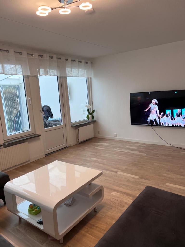 Lukas Villa photo 3
