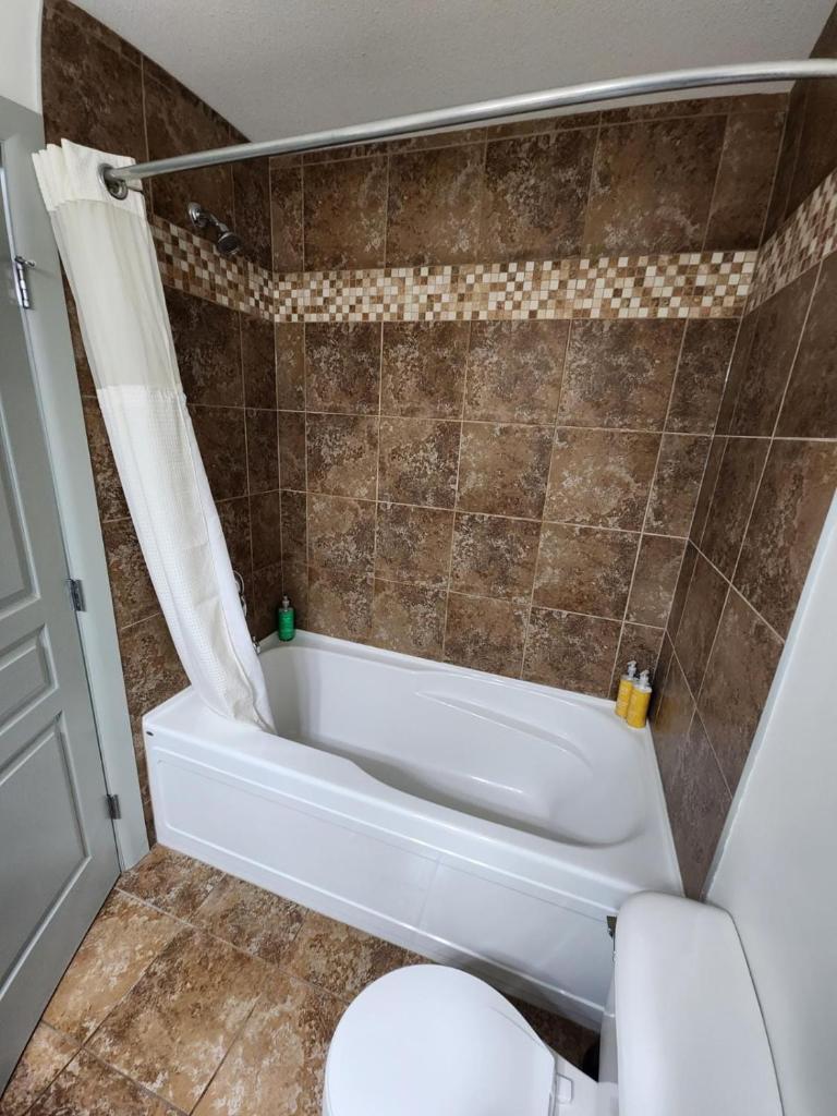Amazing 3 bedroom condo steps from Okanagan Lake photo 2