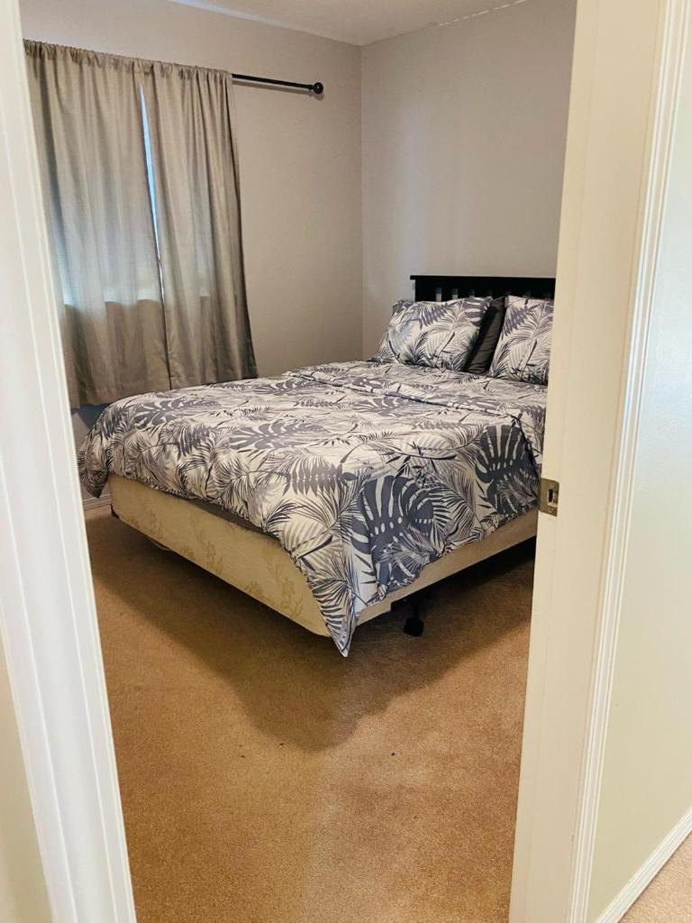Sandy Hill Retreat - 3 Bedroom + Den, 2 Bath House with Fitness Equipment photo 1