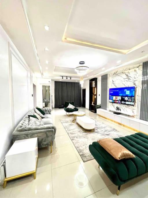 Luxurious 3Bedroom Apartment with Personal Chef