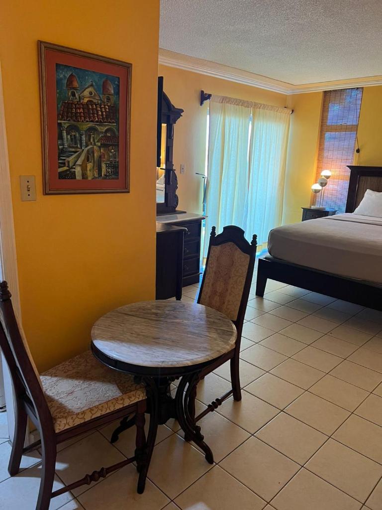 Sunny Tides at Montego Bay Club Resort photo 4