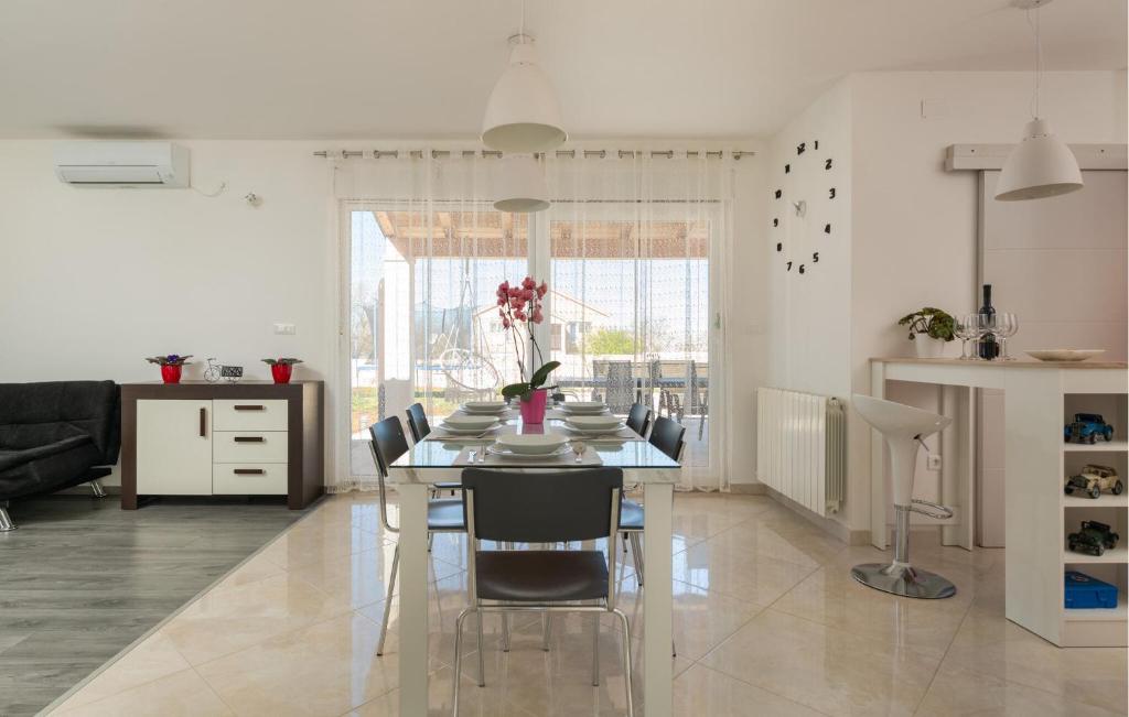 Nice Home In Vodnjan With Kitchen photo 3