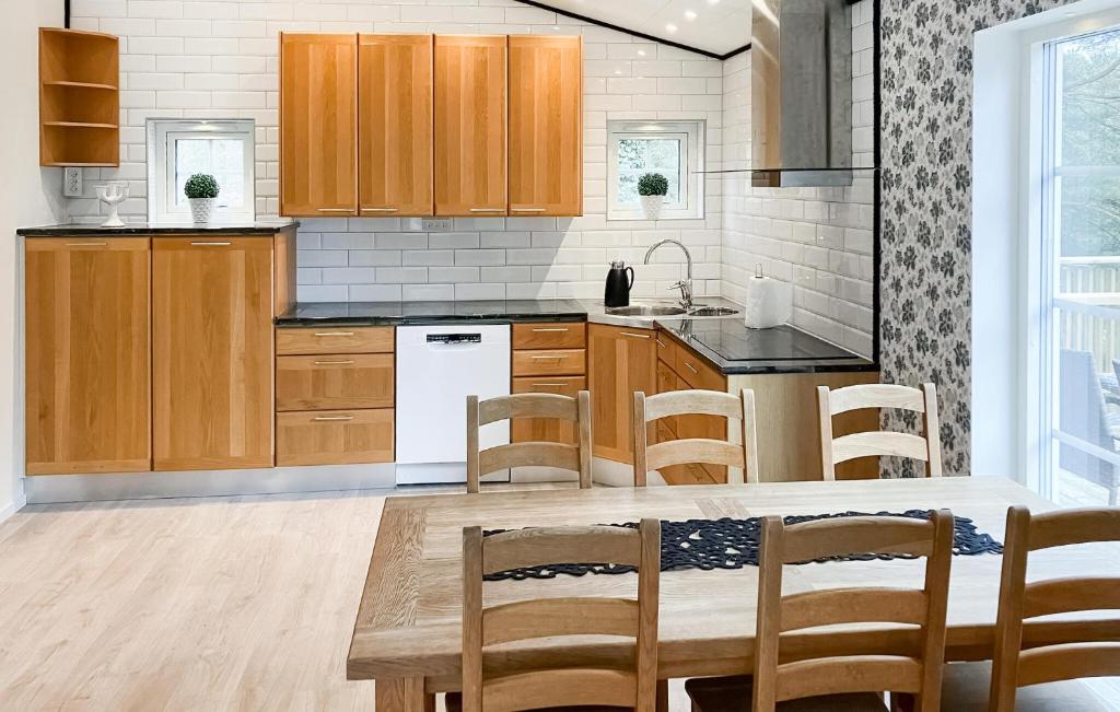 Amazing Home In Sjbo With Wifi photo 2