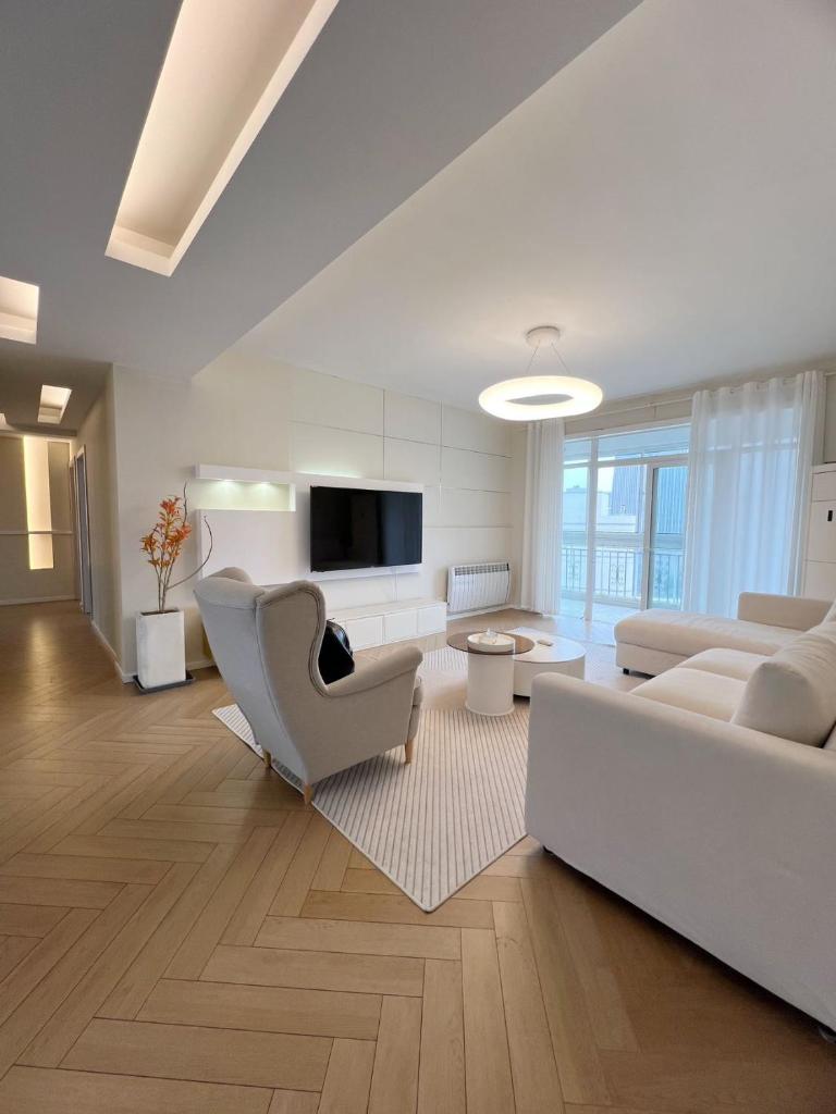 Shanghai Jing'an Temple Designer Boutique Large Four Rooms Apartment photo 2
