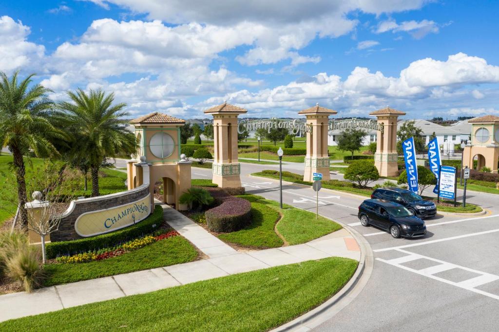 1056 LS - Luxury 4BR3BA - Champions Gate Bliss
