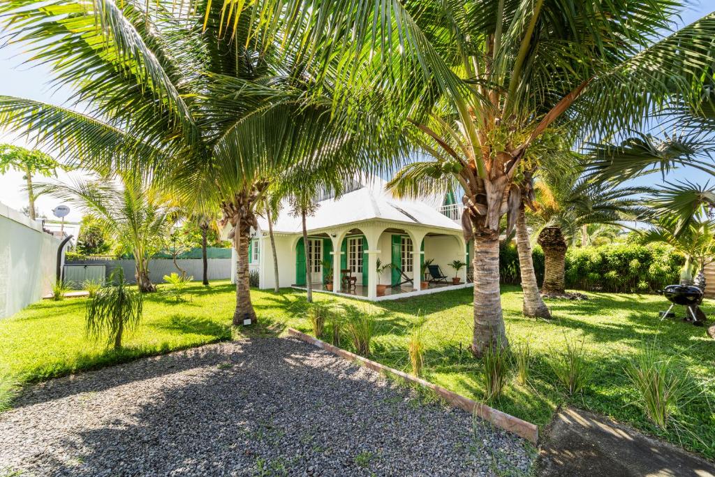 Villa à la Plage, lagon à 500m, climatisée photo 3