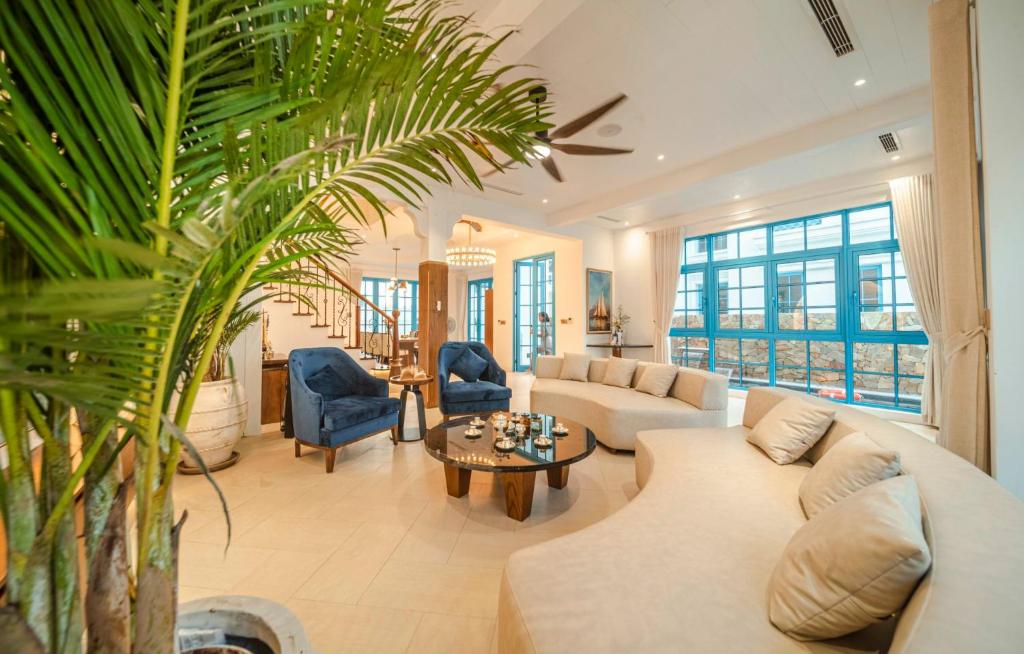 Villas 6 phòng ngủ có bể bơi - sát biển Bãi Cháy
