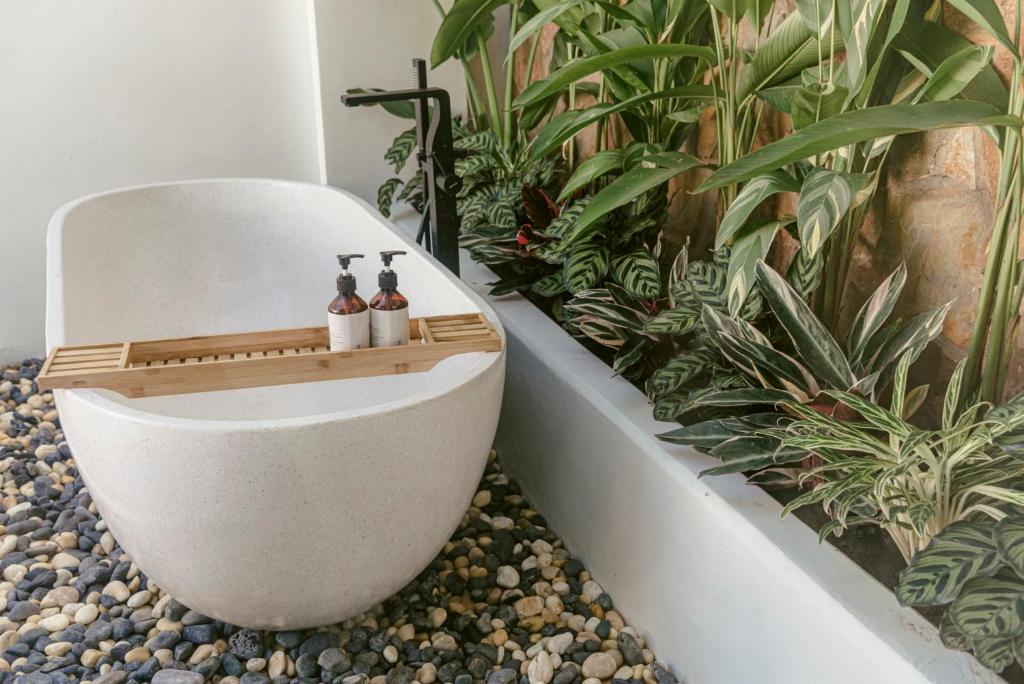Villas 6 phòng ngủ có bể bơi - sát biển Bãi Cháy