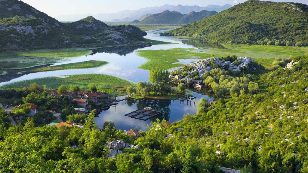 Lakeside oasis home Karuc photo 1