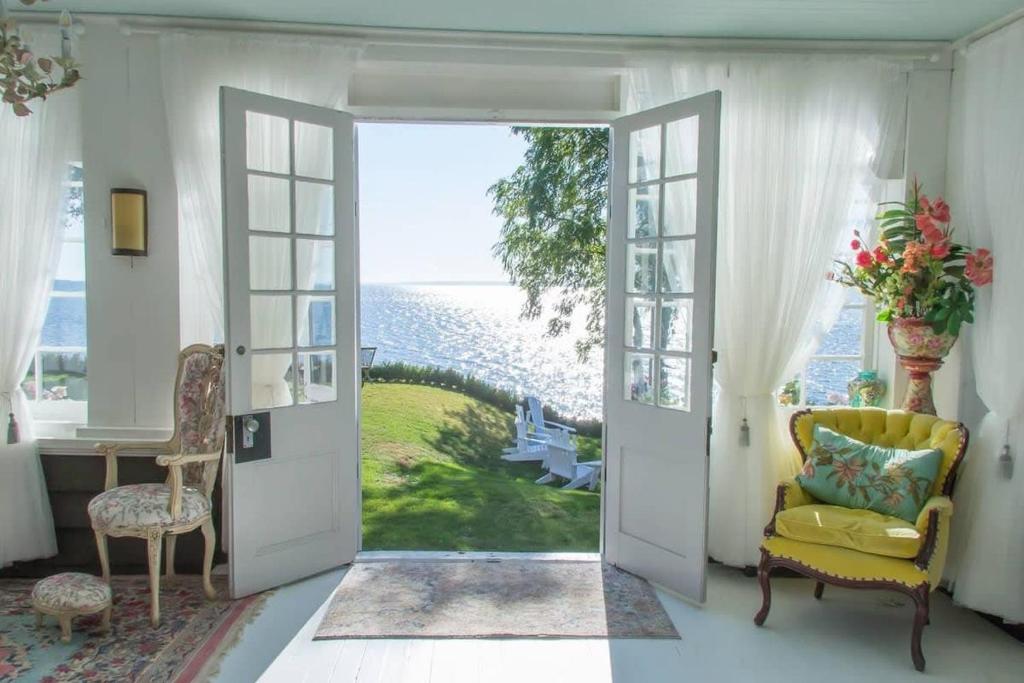 Luxury waterfront fairytale themed home - Carmen Elisabeth photo 1
