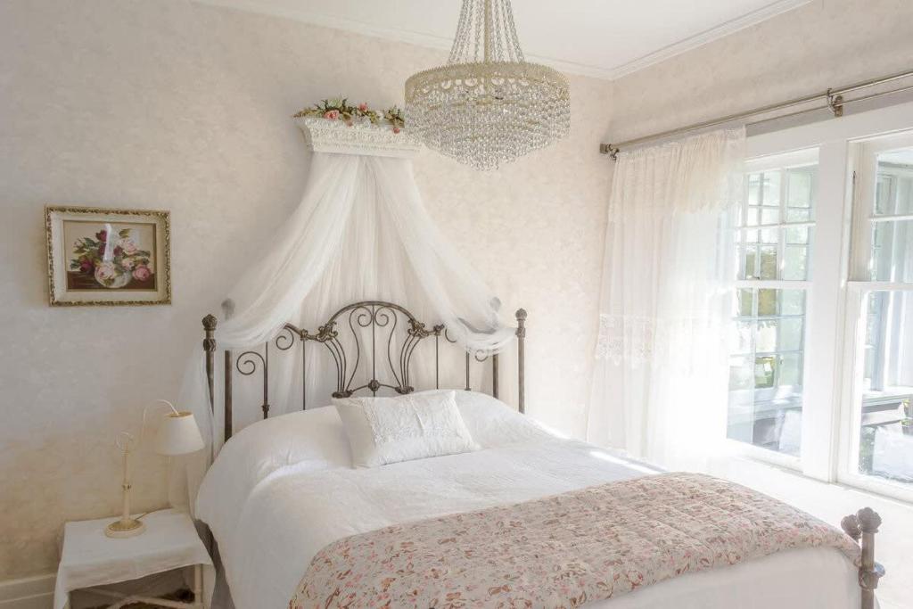 Luxury waterfront fairytale themed home - Carmen Elisabeth photo 4