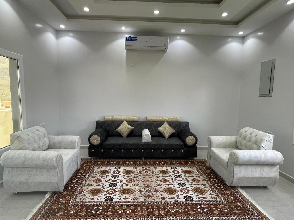 Jabal Shams, the summit house photo 3